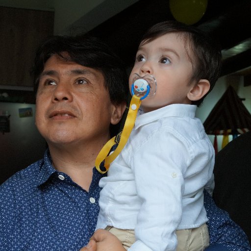 Bien Bostero. Padre de una hermosa familia. Maradona es mas grande que Pele