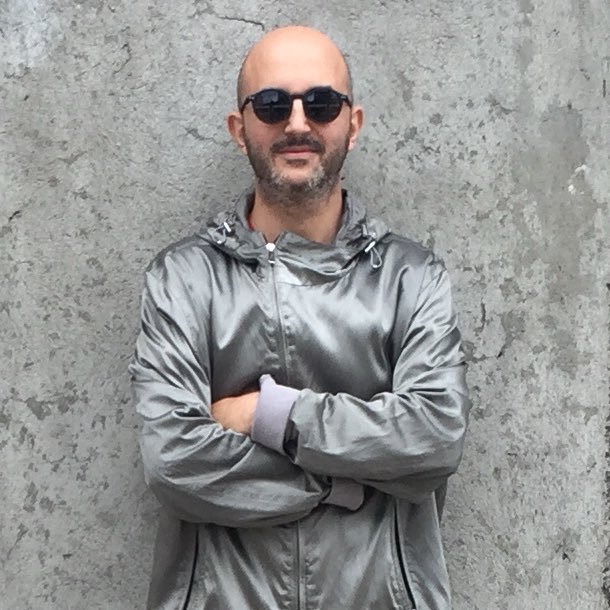digital advertiser, semi-pro dj, amateur photographer, believes in dragons, batman fan, muse/arctic monkeys groupie