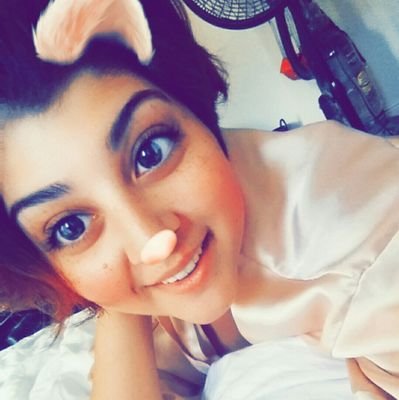 FeelingSarahYT's profile picture. youtube,