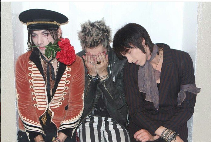 Fans around the world 🌎 of Palaye Royale 👑
Pictures, 🎩Videos, 📼FanArts, 🎭News 📢