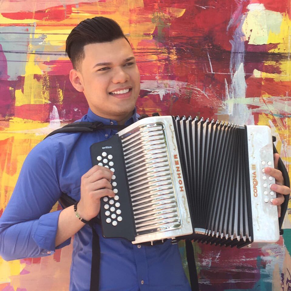 joseacordeon's profile picture. Made in colombia, naci un 11 de mayo, soy acordeonista de este bello folclore vallenato! estudio derecho, instagram: joseacordeon