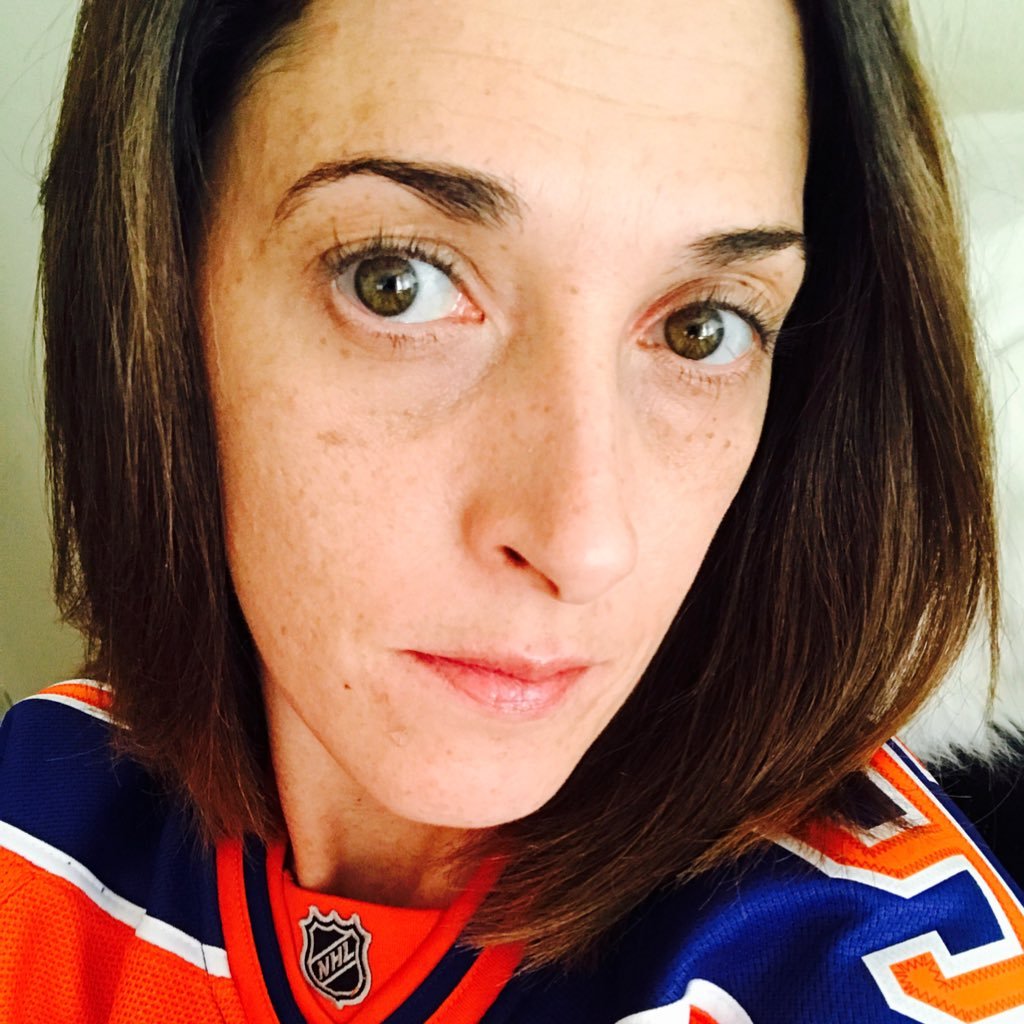 Proud Canadian🍁🇨🇦 Oilers lover and Edmonton football team fan. Positive vibes for our boys!! kickass👊👊 #LetsGoOilers #WeWantTheCup 🏒🧡💙🧡💙