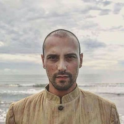 Senza terra
Senza confini
Senza identificazioni
[Istagram: kosmonavt1986]