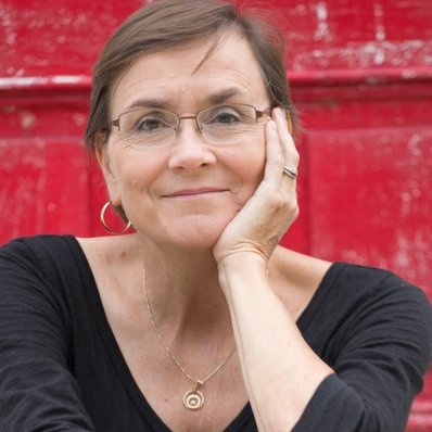 DawnComber's profile picture. Copywriting, content marketing strategy for small businesses & nonprofits. WordPress fan & instructor ~ @LearnWP. Gardener. Coffee lover & animal-lover.