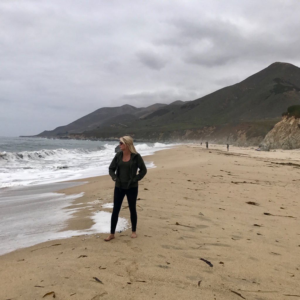 raenicolex3's profile picture. ✈️🐶⛈