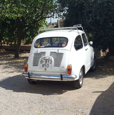 Aficionat a la Meteorologia, als vehicles clàssics i a la bona cuina.