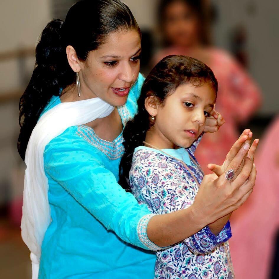 chhandamschool's profile picture. Leading institution for 38 years in Indian classical dance. Founded by Kathak legend Chitresh Das. Succeeded by senior disciples @RachnaNivas & Seibi Lee.