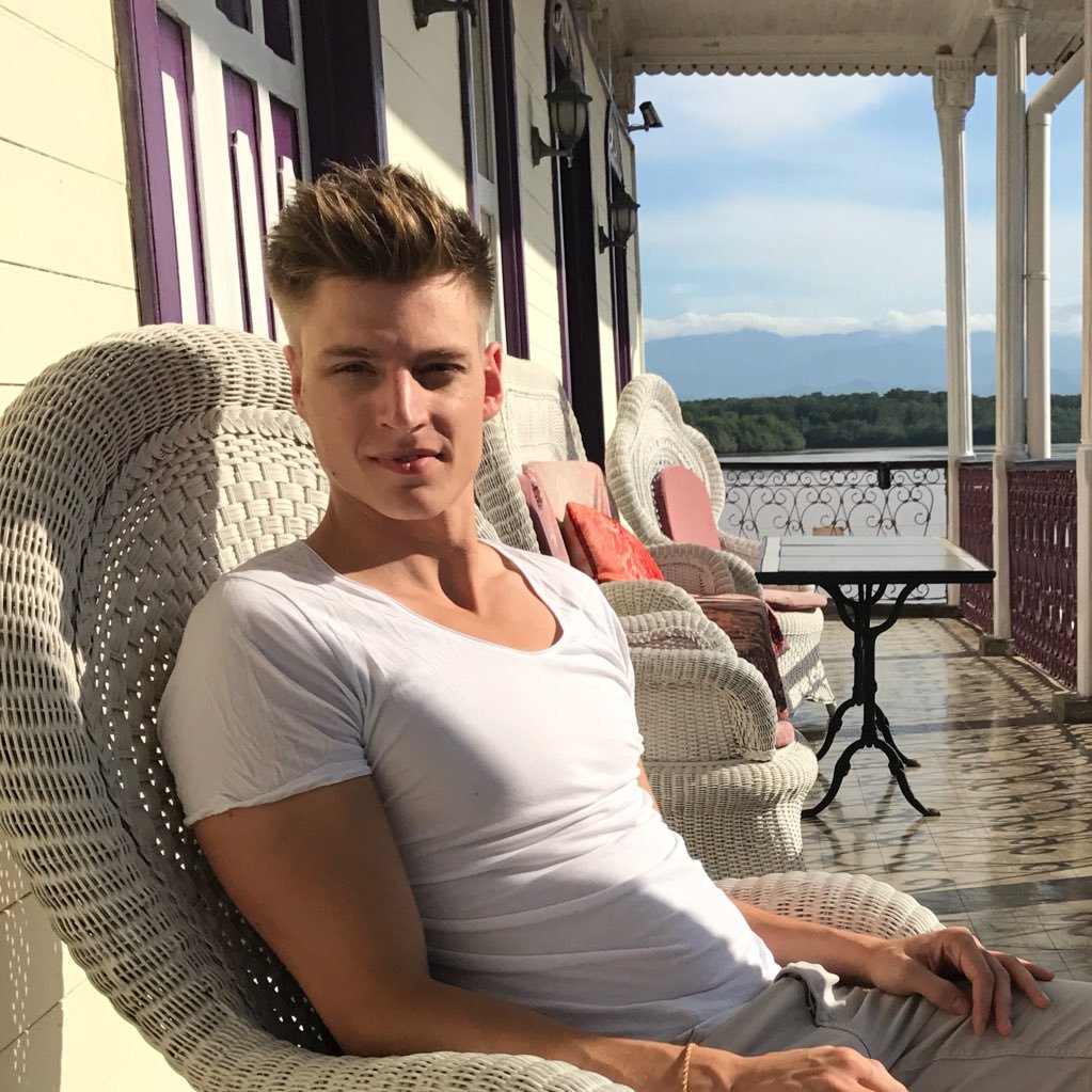 kfee1990's profile picture. 