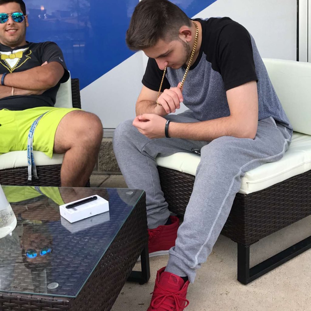 nrk100's profile picture. 100