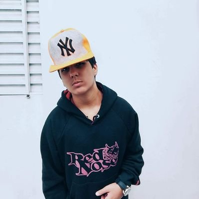 Sou um menino que tem mais de 700.000 de Twitter tenho um canal
Chama se Henrry Gomes passam lá vcs vão gostar rumo 10k😂❤️🤘