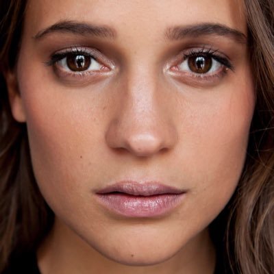 Plays cards like a shark, cooks like a chef and drinks like a sailor. | News and updates. ALICIA.