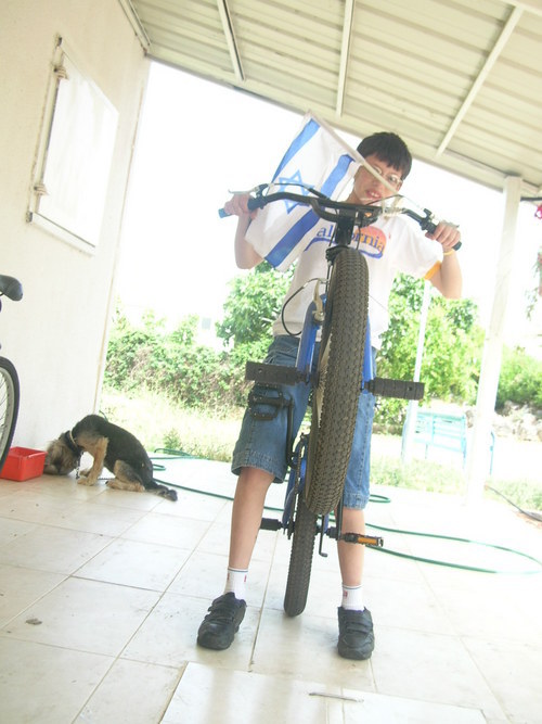 aradayalon's profile picture. 