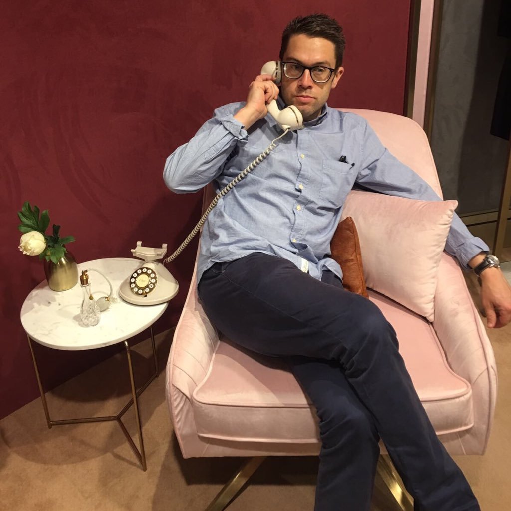 Software Engineer, Gamer, Music Lover, UK Cigar Forums owner and Pug Fan