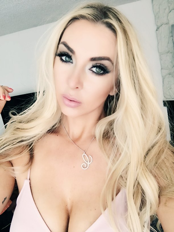Crypto Goddess, CEO/Founder of  influencer Interactive Site Bellinity, Dating Coach, Model & Actress