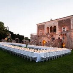 Residenza estiva e casa di caccia dei conti di Conversano Acquaviva d'Aragona, ad essi appartenuta fino all'1/3/2003. Piano terra e aree esterne per ricevimenti