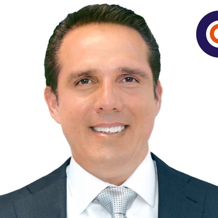 Dominicano, Hijo, Padre, Ciudadano. Amante de mi país, comprometido con el derecho colectivo, la equidad y las oportunidades de la sociedad dominicana.