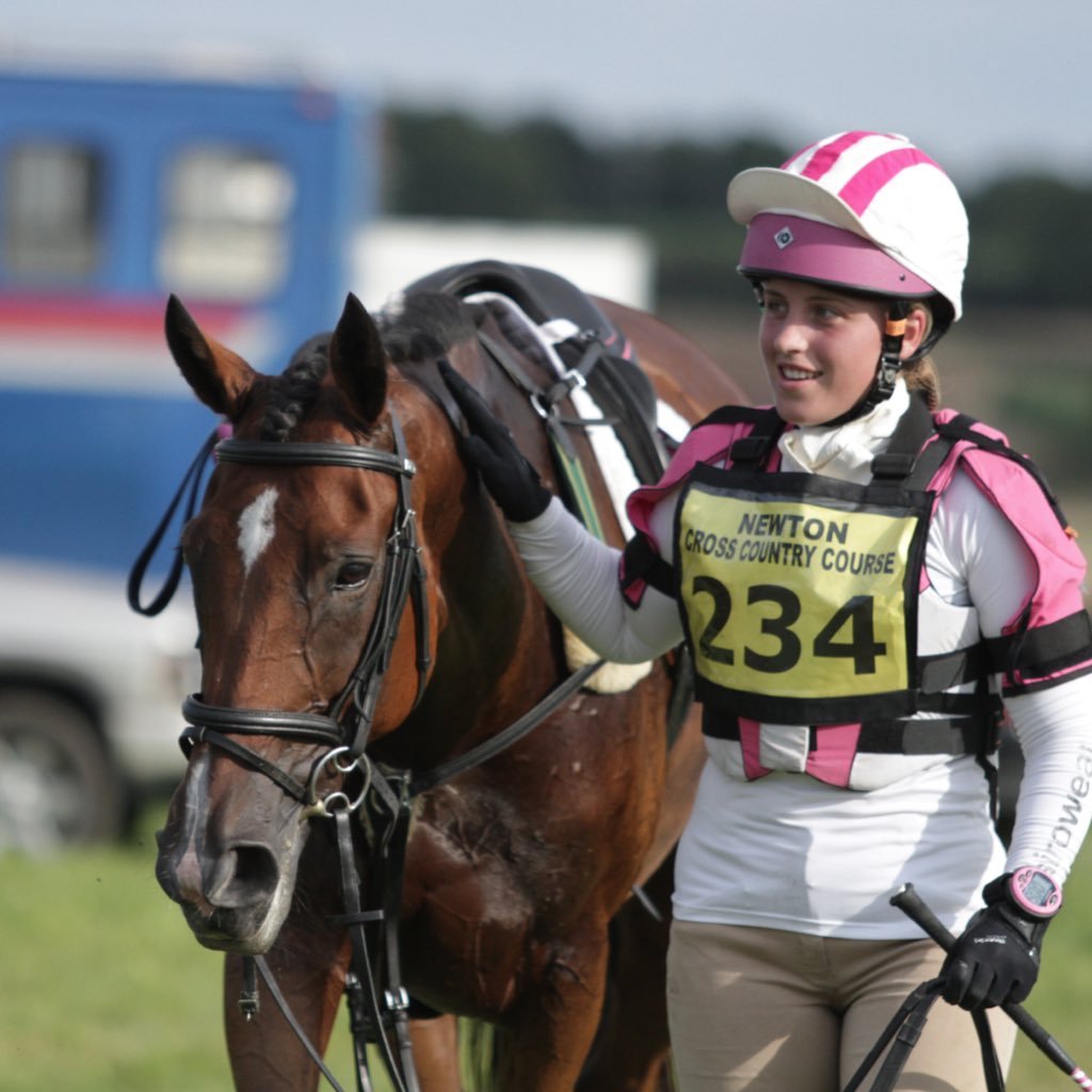 Young Event Rider competing on Carnsdale Cosmopolitan