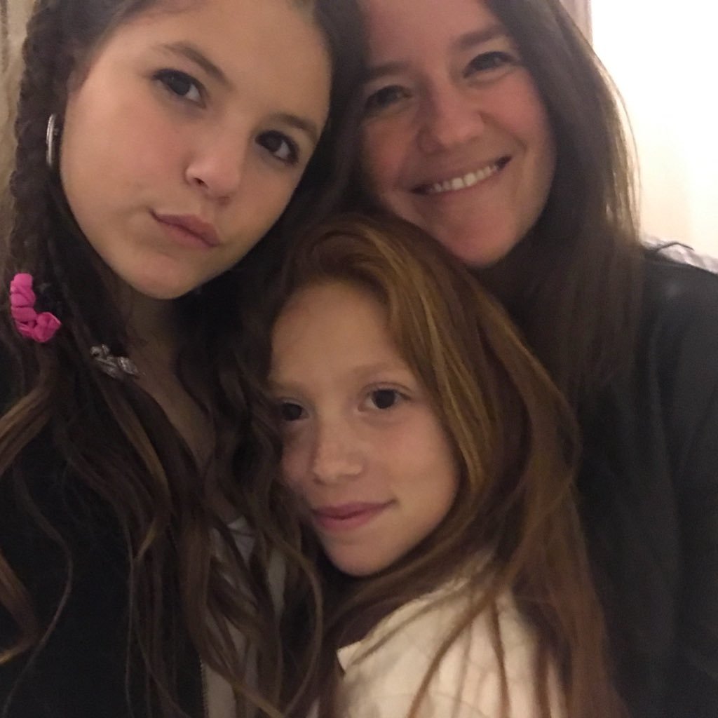 Soñadora, positiva siempre! Amante de mi flia y de los que elijo para compartir la vida!