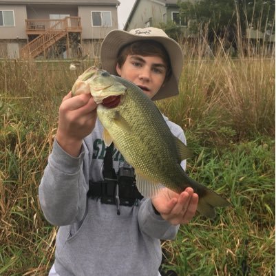 Just a kid who really loves making people laugh. 400+ on YouTube//ripping lips since 03🎣// trickshotter and feeder🙏. fuck what people think🖕🏼