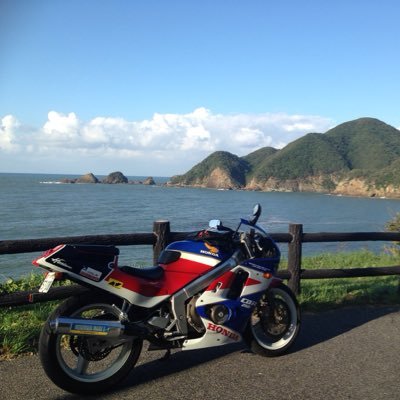 1988年CBR250R-MC19に乗ってます。 (⌒▽⌒)