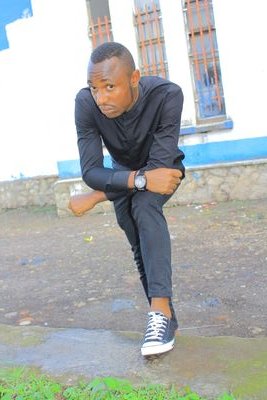 LikundeJackbob's profile picture. informaticien en conception et système d'information, réseaux .