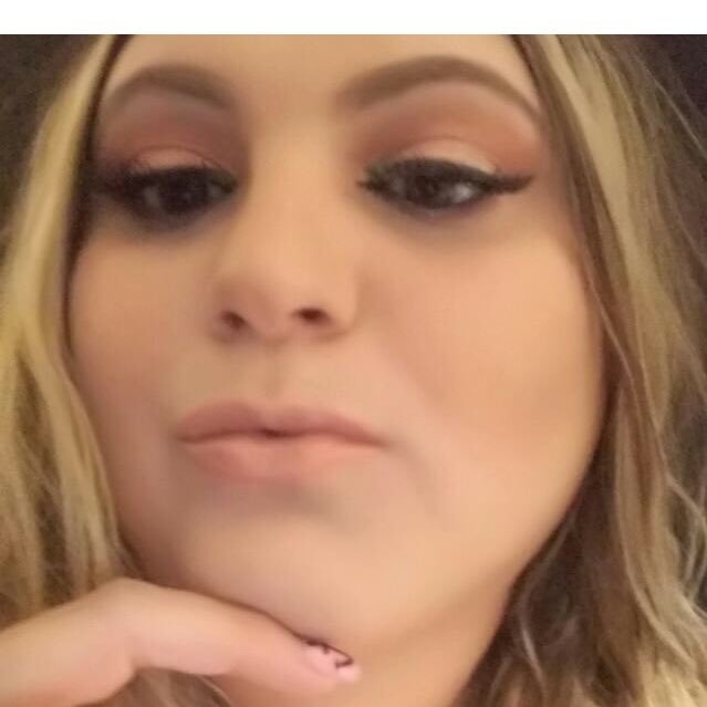 Lizzyelylyz's profile picture. 