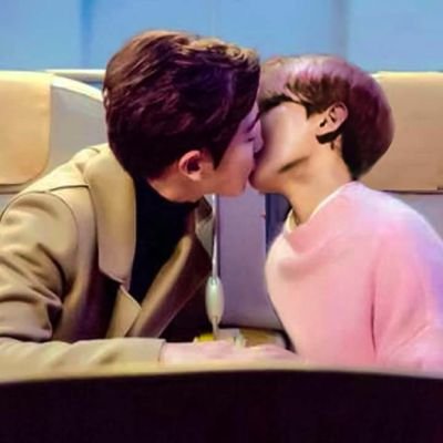 First Chanbaek acc in South Africa ❤❤✨, we support Chanyeol & Baekhyun ~
17.