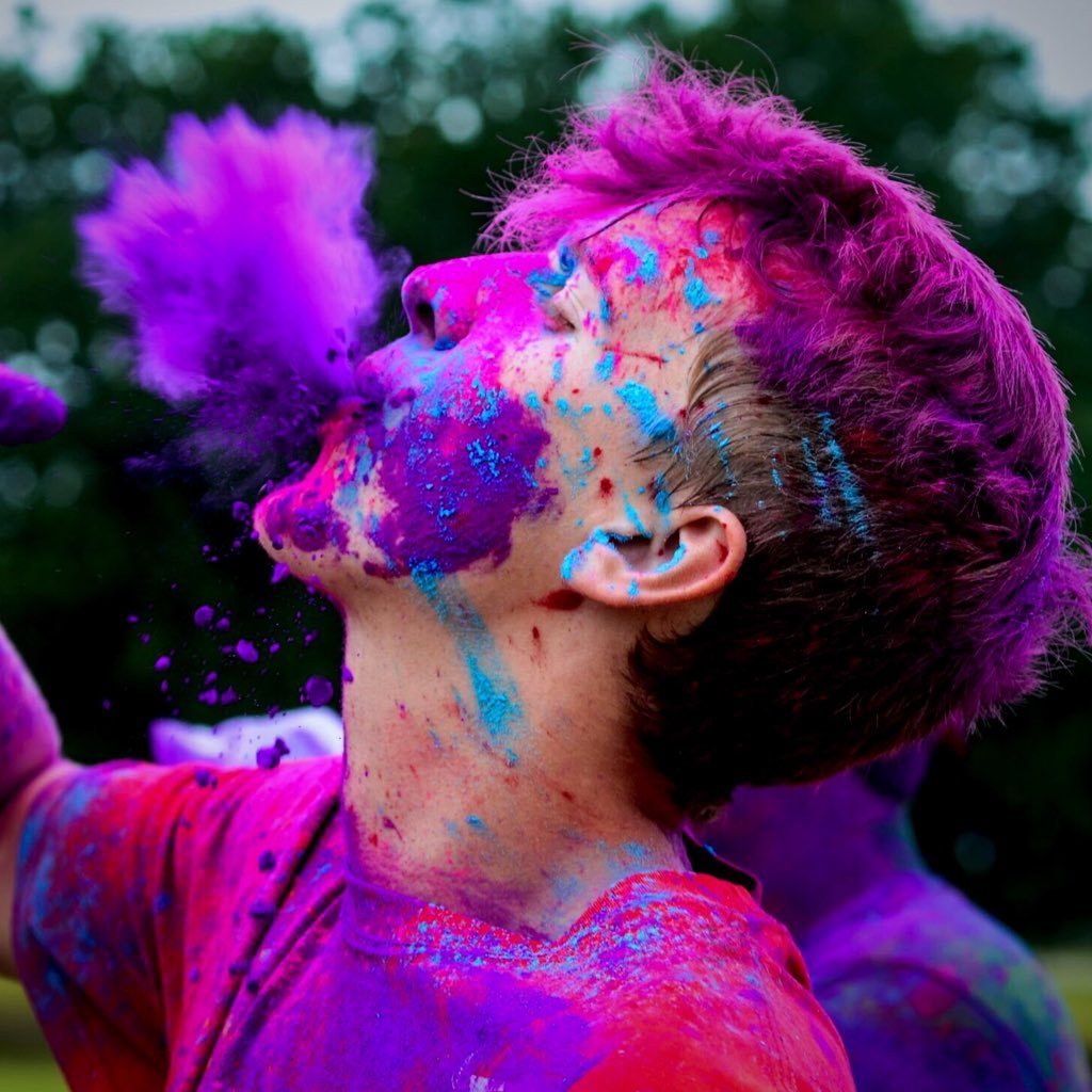 camcam102511's profile picture. OOH look how many followers I have... oh