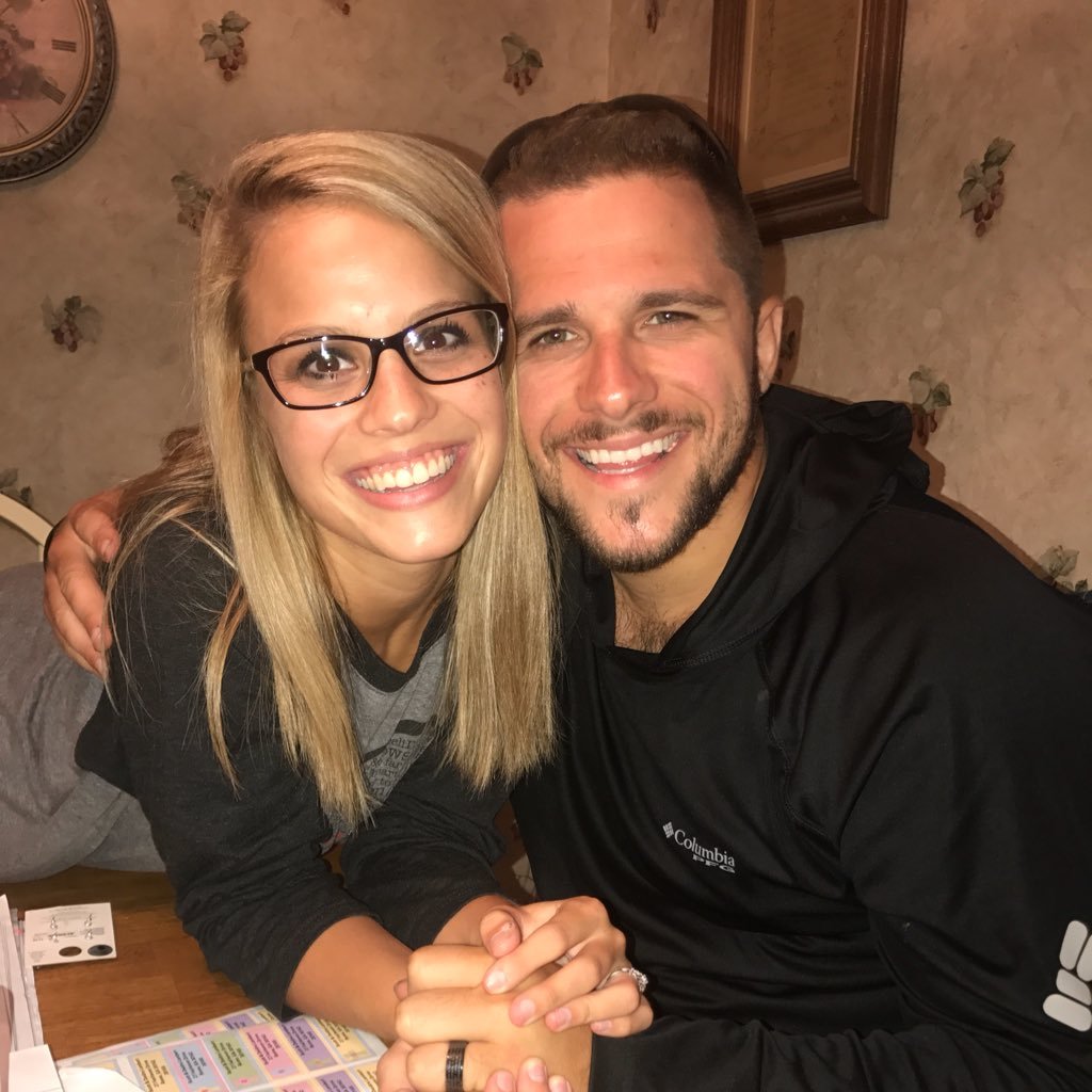 Twitch Affiliate , musician, lover of people. If you're looking for encouragement and some laughs, you've found it ❤️join me on my stream and become family!