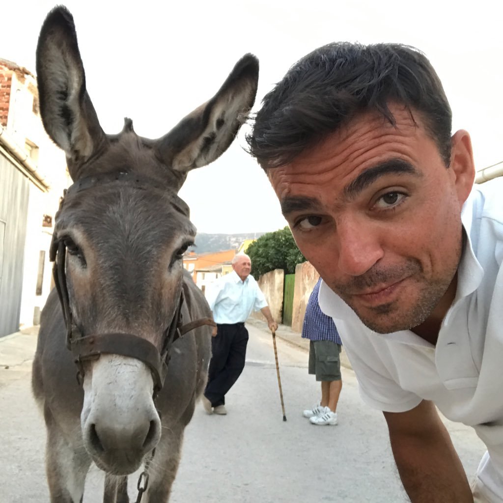 Doctor Ingeniero Agrónomo y Licenciado en Ciencias Ambientales. Actualmente funcionario del MAPA