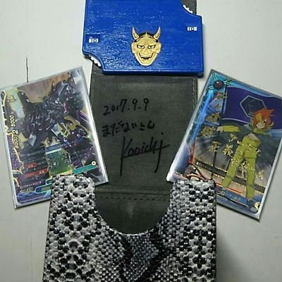 5d28IO321TJfR02's profile picture. リアルで中学生の弟にパシりとして使われるはボコボコにされるは暴言を吐かれる毎日に耐えてるだめ兄貴です。
バディファイトに現在ハマってます。
特にヒーローワールドが大好きなお年頃。
最近はサツキ軸に特にハマってます