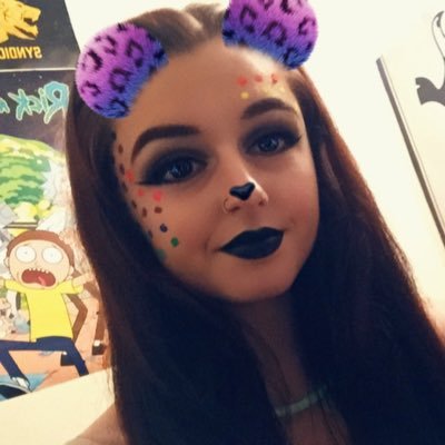 New twitter. Obsessed with @SophDoesNails and anything sparkly 🎉✨ 3rd year Nutrition student at UoN 🍎