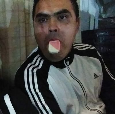sarcástico y amante del anime,el cine y el humor negro sin distinción de géneros... directo al 100%