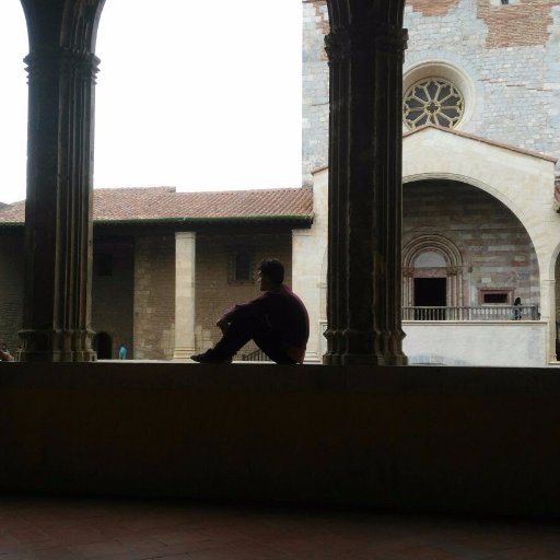 alanprv's profile picture. De pequeño me perdí en el carrefour, y desde entonces trabajo alli de reponedor