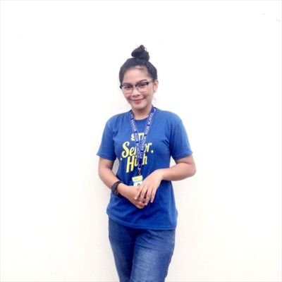 Fall for the person who makes you smile all the time.😊