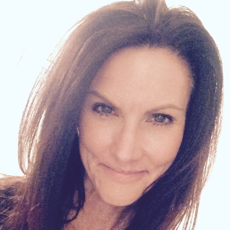 Bluegrass born-n-bred funny girl who has a way with words. Sports nut. Bookworm. Prefers wine over beer and a minimum of 85% cacao.