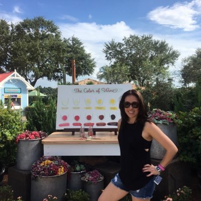 Your friendly neighborhood wine sales girl! I love hiking, hanging at the beach, and of course drinking wine 😂