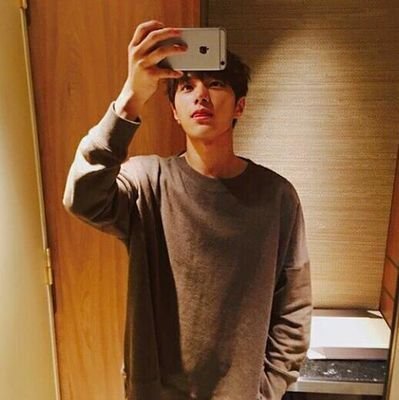 zulputraa_'s profile picture. 🎧