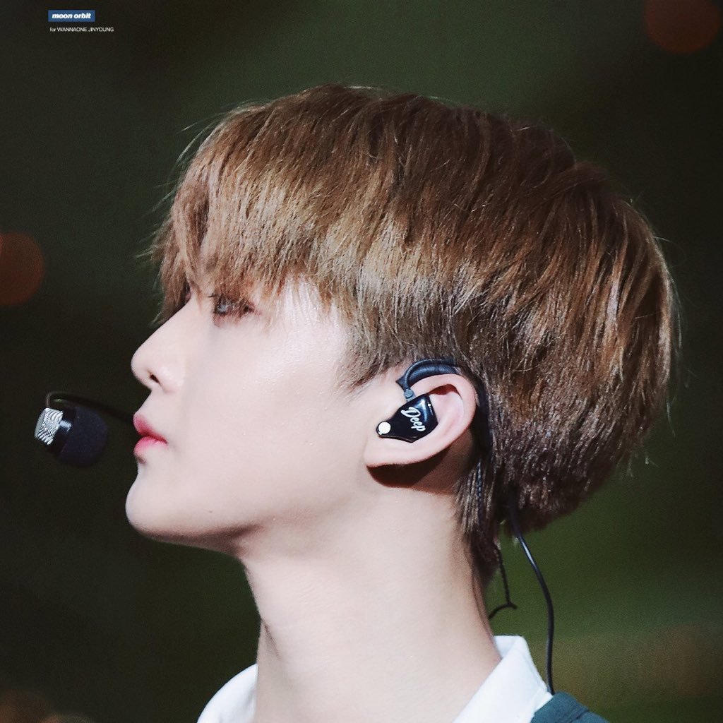 2deepintoU's profile picture. SG GO - collab with @pparkjeojang // carousell - @/2deepintou