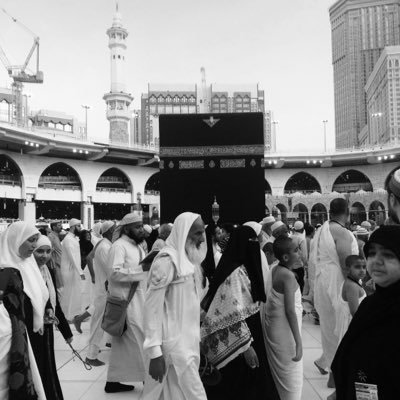 fabulouz_ArHi's profile picture. Allah• Islam• Family• Books• Photography• Nature• Poetry• Travel• History• Comedy• Food• Chocolate• Animation•