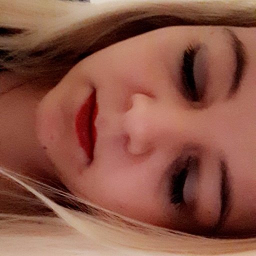 Julie - 21 ans - Gard - Croyez en vos rêves, foncez ! BLOGUEUSE♥
Instagram : https://t.co/OjGZAP9Svd