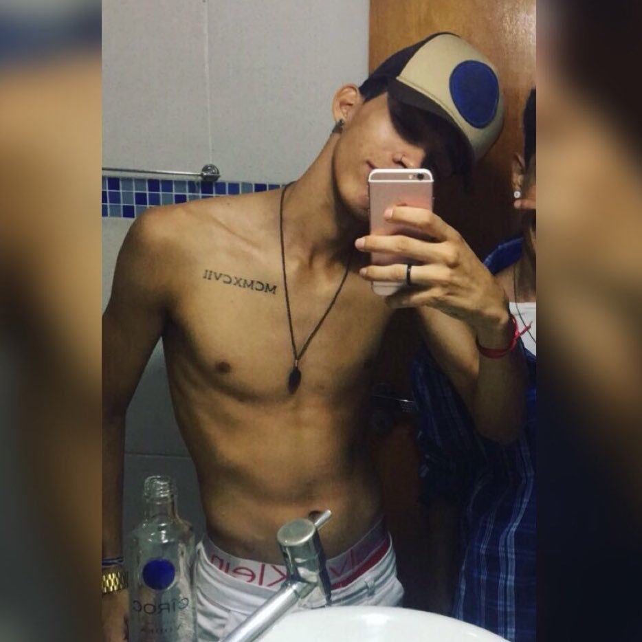 guribeiro02's profile picture. •Deus em Primeiro Lugar!!! •Medicina Veterinária 🩺 || •Snap: Gusttavinhoh.02 || •Sport Club @Corinthians 🖤 https://t.co/XfoJ8EmPkF