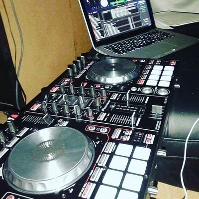 DJ vj mixx
dancefloor, hip hop, zouk, reggaeton, kizomba, deep bouse, rap us, latino, reggae, année 80,.tube du moment coupe décalé, afro, dancehall, rap fr