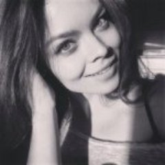 _Pans_Parkinson's profile picture. "Someone grab him!" | Bio coming.