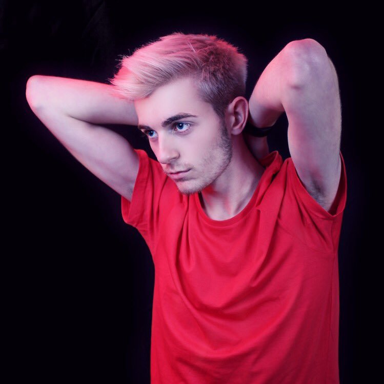 ASPhotography81's profile picture. Wedding, family, wildlife and corporate photographer. Visit my website and find me on Facebook