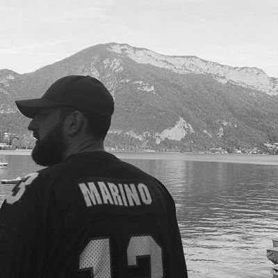 🗣: ˈmɪç Humoriste de talent 😙 📺 @CaminoTV 💿@monroejesuis .🎮 ♟ : echecetmike https://t.co/Lc3Rnxqm2H @sneakersevent