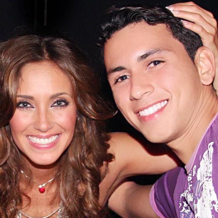 Apoyo a @Anahi → Singer & Actress. Management @guillermorosas or info@sixthhouse.com ✨ / Anahi me sigue desde 07/22/2015 #AM #569