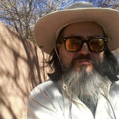 antoniohein's profile picture. Pueblerino
de alla lejos, 
con poco equipaje
se camina liviano...observador 
de lo humano ,no se de lo divino,
eso es de poetas.