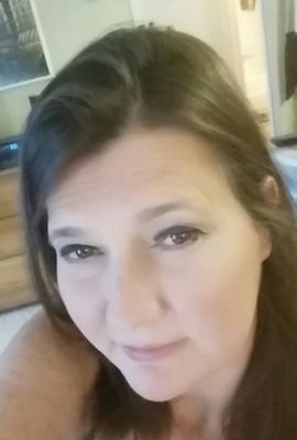 loribecktiger's profile picture. Mother of two, Spurs fan for life, crossword nut and proud American.