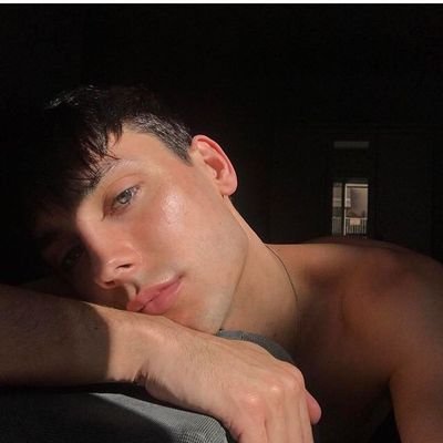 SaphyrDM's profile picture. 